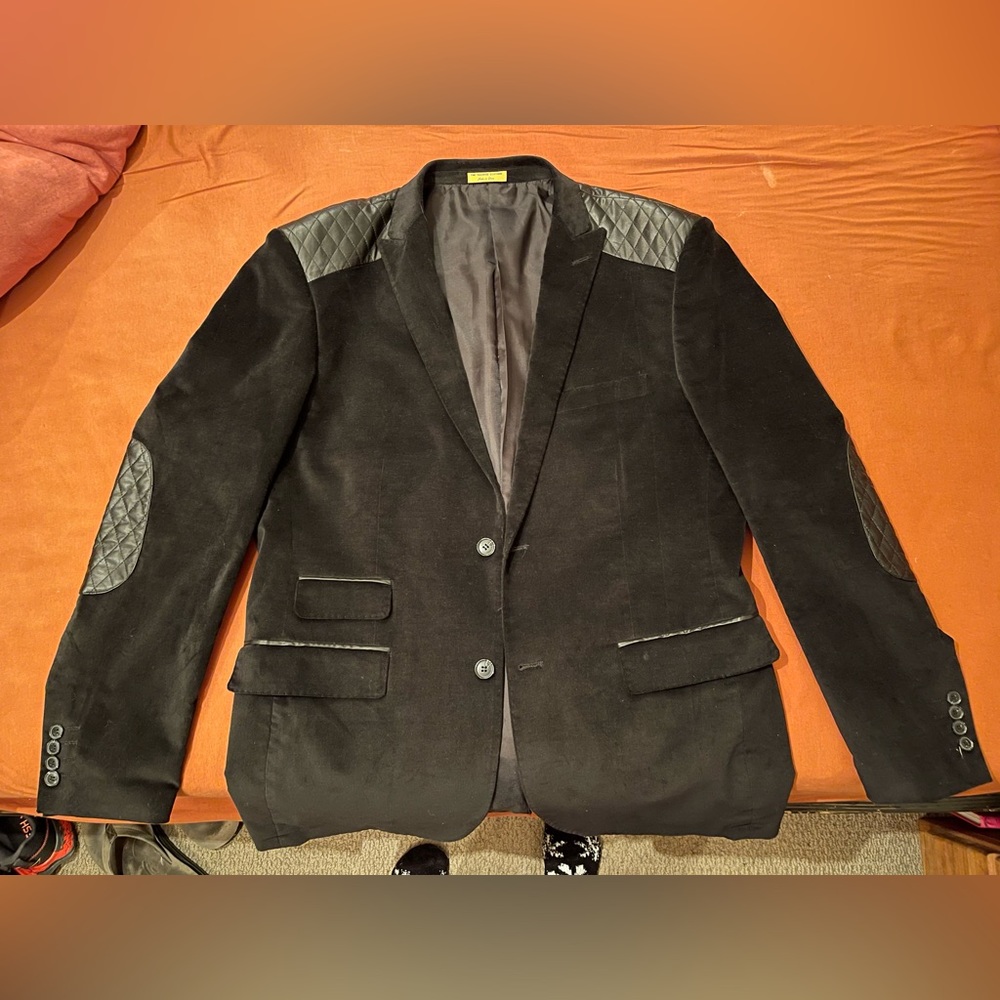 Large men’s dress sport coat, special ordered in a NC boutique & worn once!